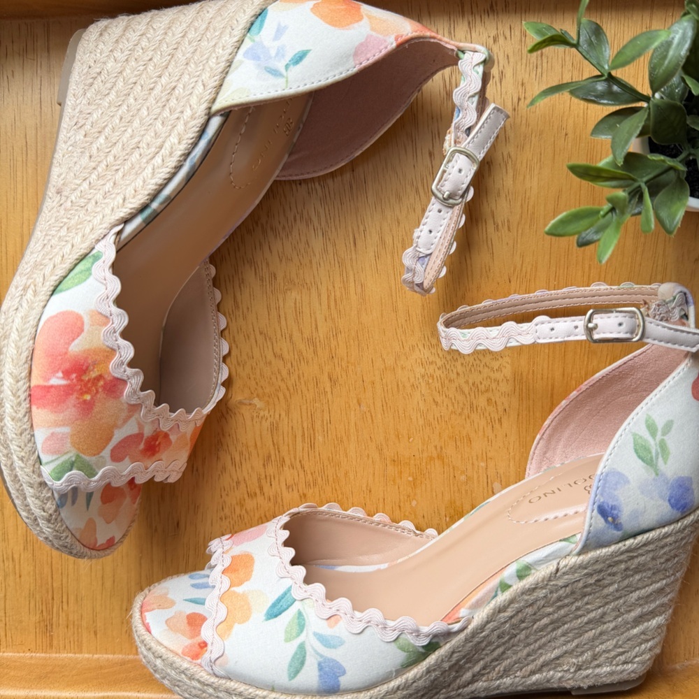 The Bandolino Kendri Floral Wedge Sandal Size 6 BRAND NEW - Picture 2 of 10